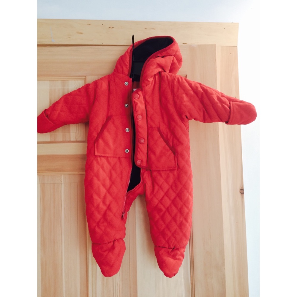 ADORABLE 3-6 month Snowsuit Bunting!